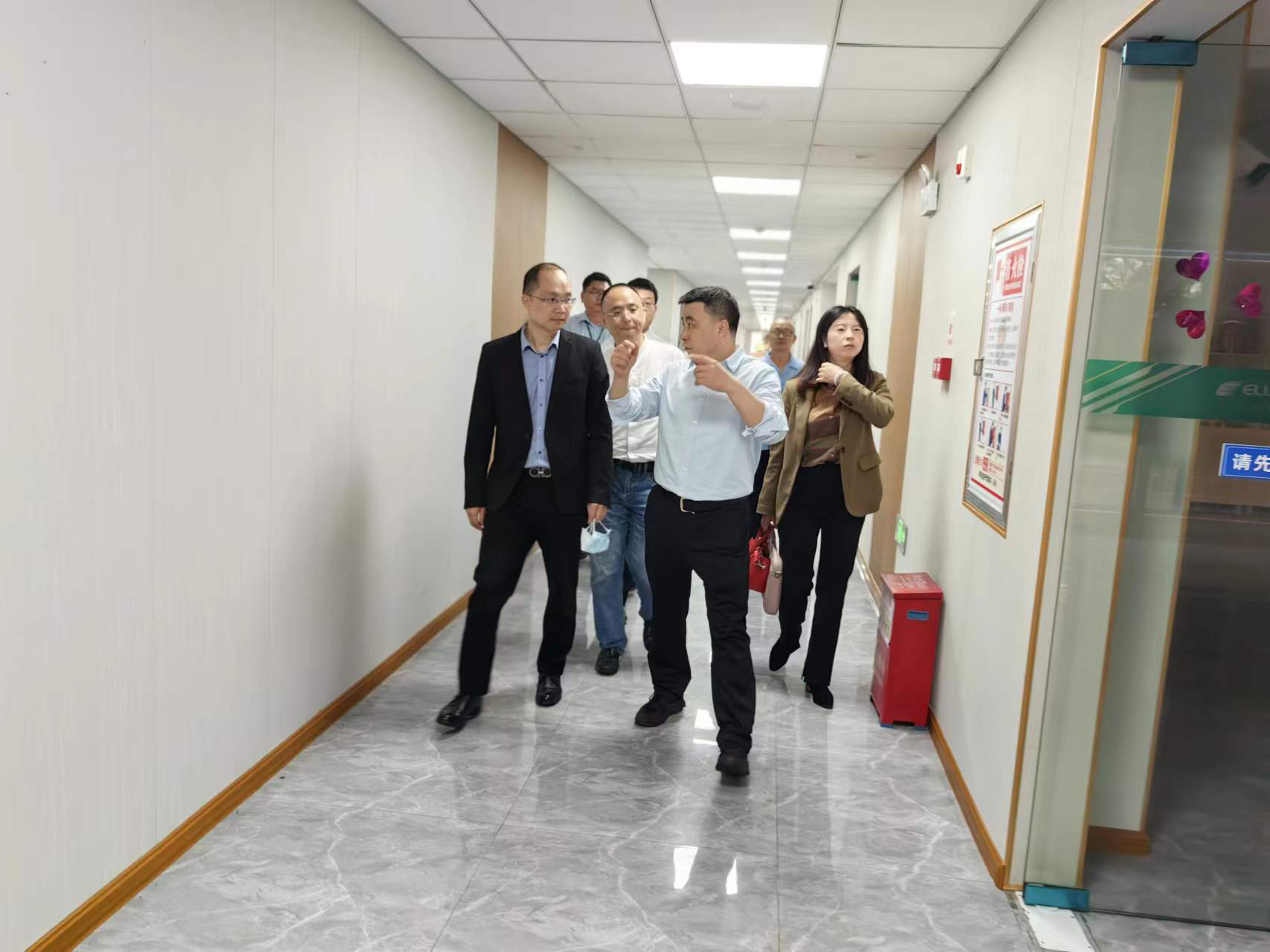 节后慰问暖人心 | 九洲集团党委书记、董事长杨保平一行慰问依顿电子全体员工 
